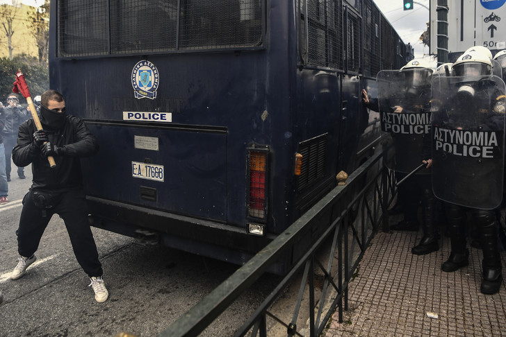 Yunanistan’da üniversiteliler sokağa döküldü