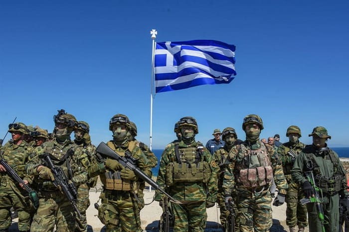 Yunanistan askerlik süresini uzatıyor