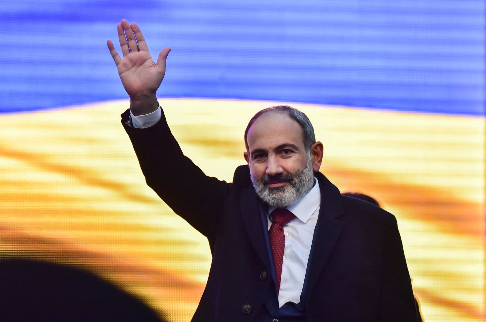 Ermenistan’da seçimin galibi Paşinyan