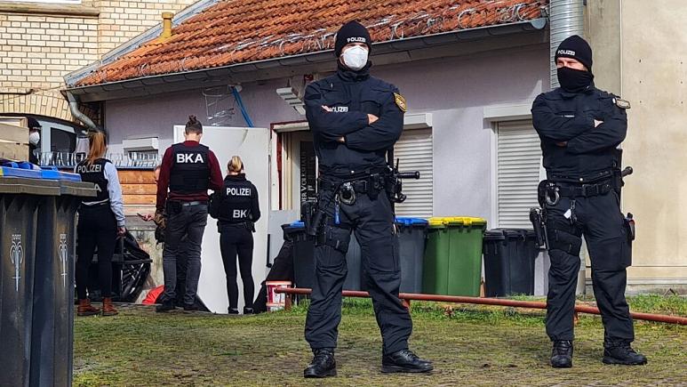 Almanya’da ‘aşırı Sağcı’ örgütlere polis operasyonu
