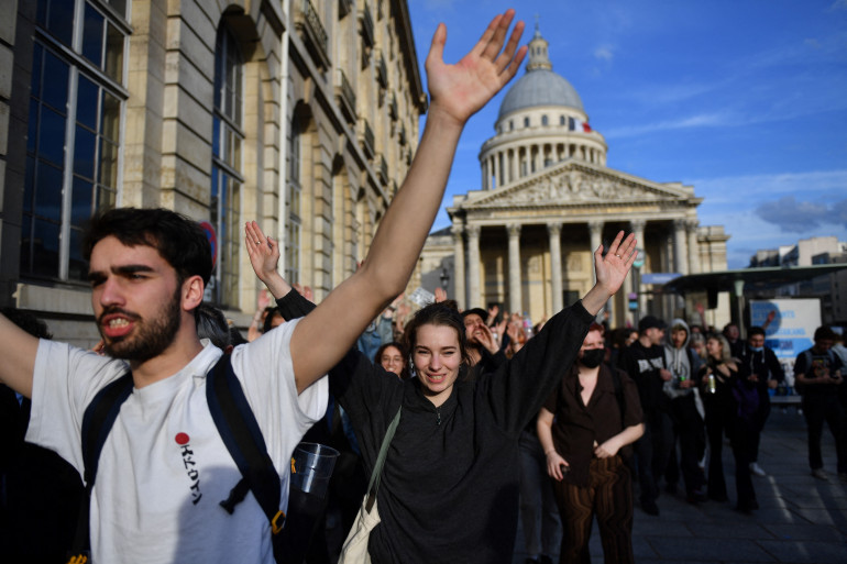 Seçim sonuçlarına öfkeli öğrenciler Sorbonne Üniversitesi’ni ‘işgal’ etti