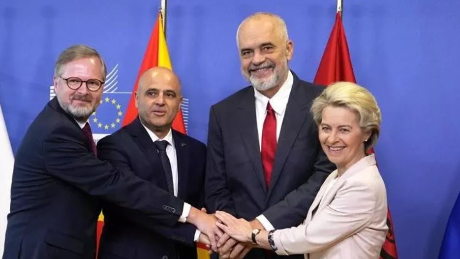 Arnavutluk ve Kuzey Makedonya için AB üyelik müzakere süreci başladı